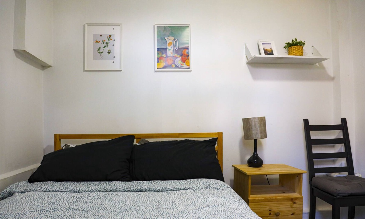 Oakwood Village Apartment | Fitted and convenient studio with parking included near downtown core