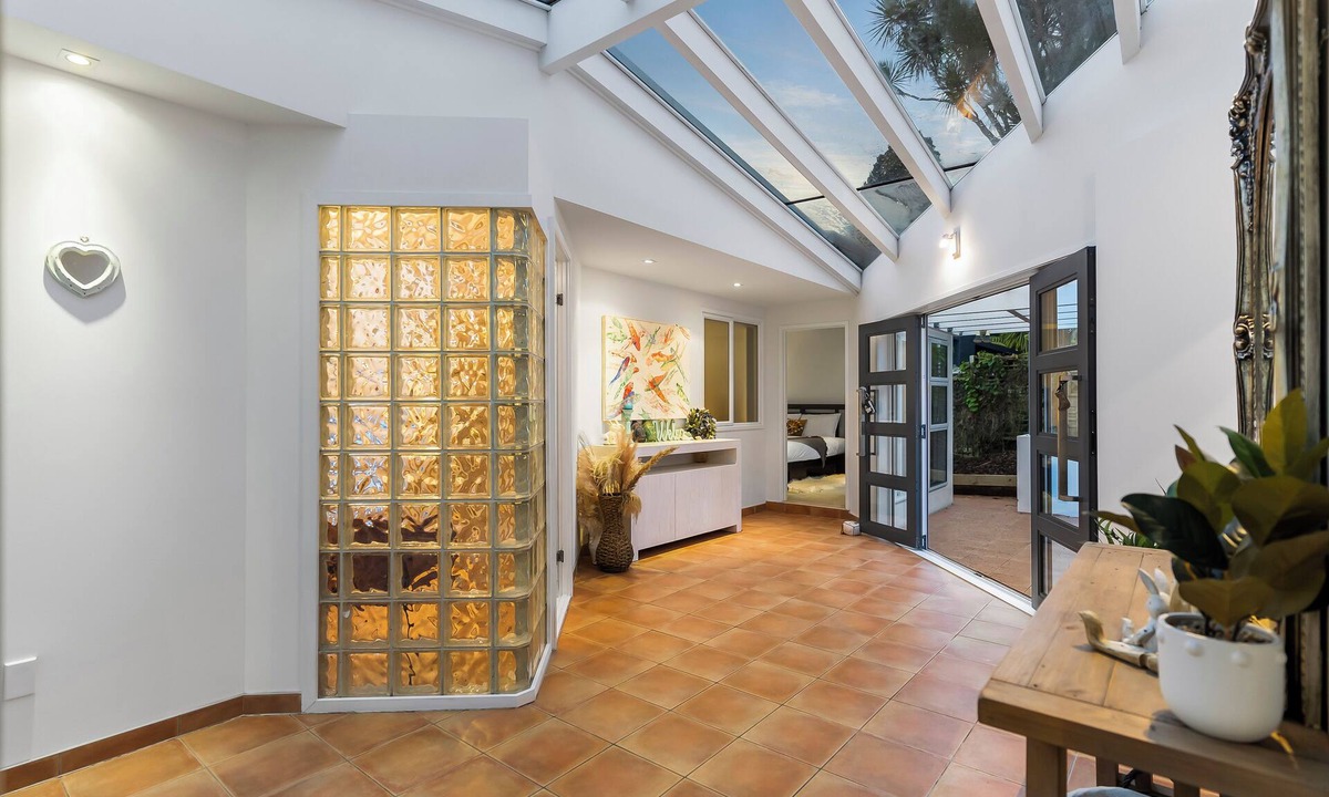 Greenhithe House | Five-Bedroom Haven in Greenhithe