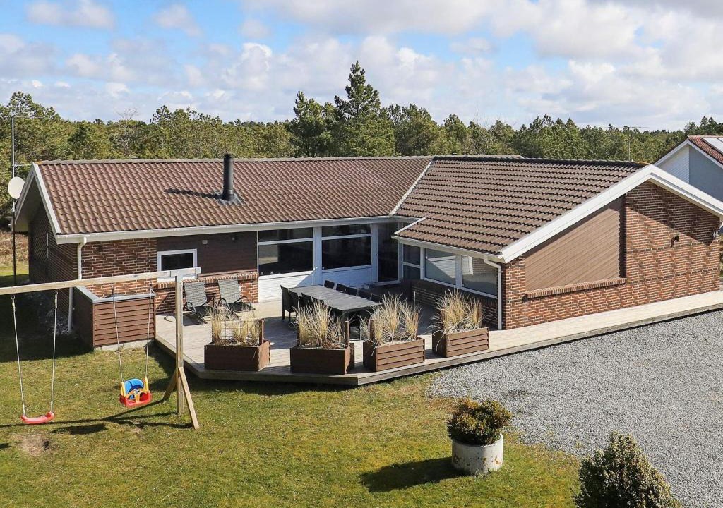 Blavand House | Five-Bedroom Holiday home in Blåvand 18
