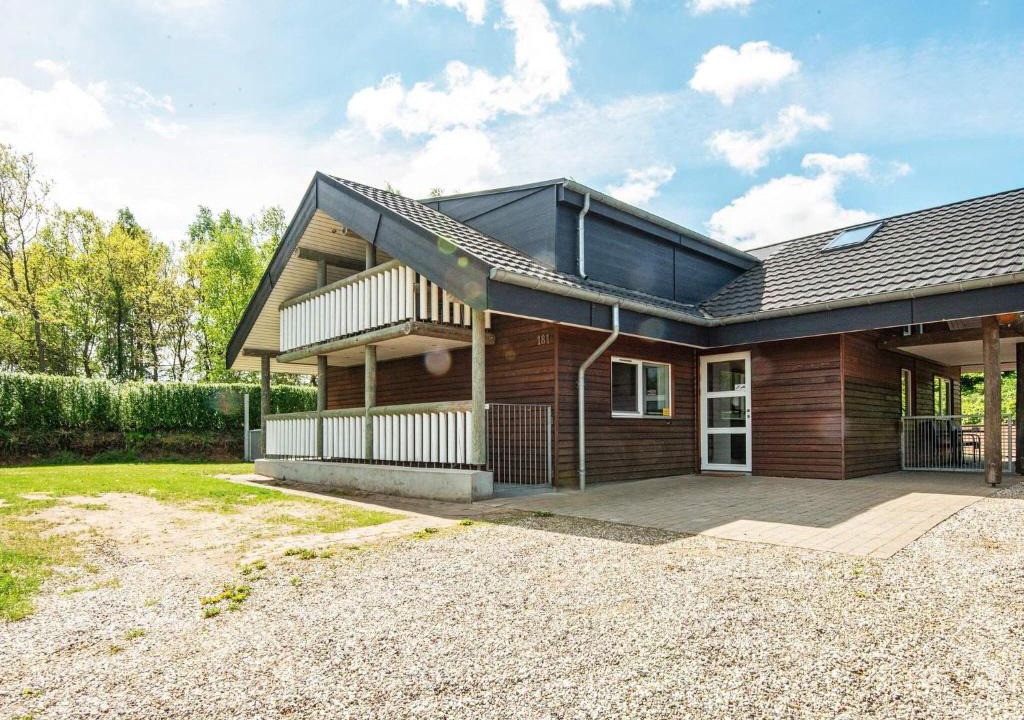 Farvang House | Five-Bedroom Holiday home in Fårvang 1