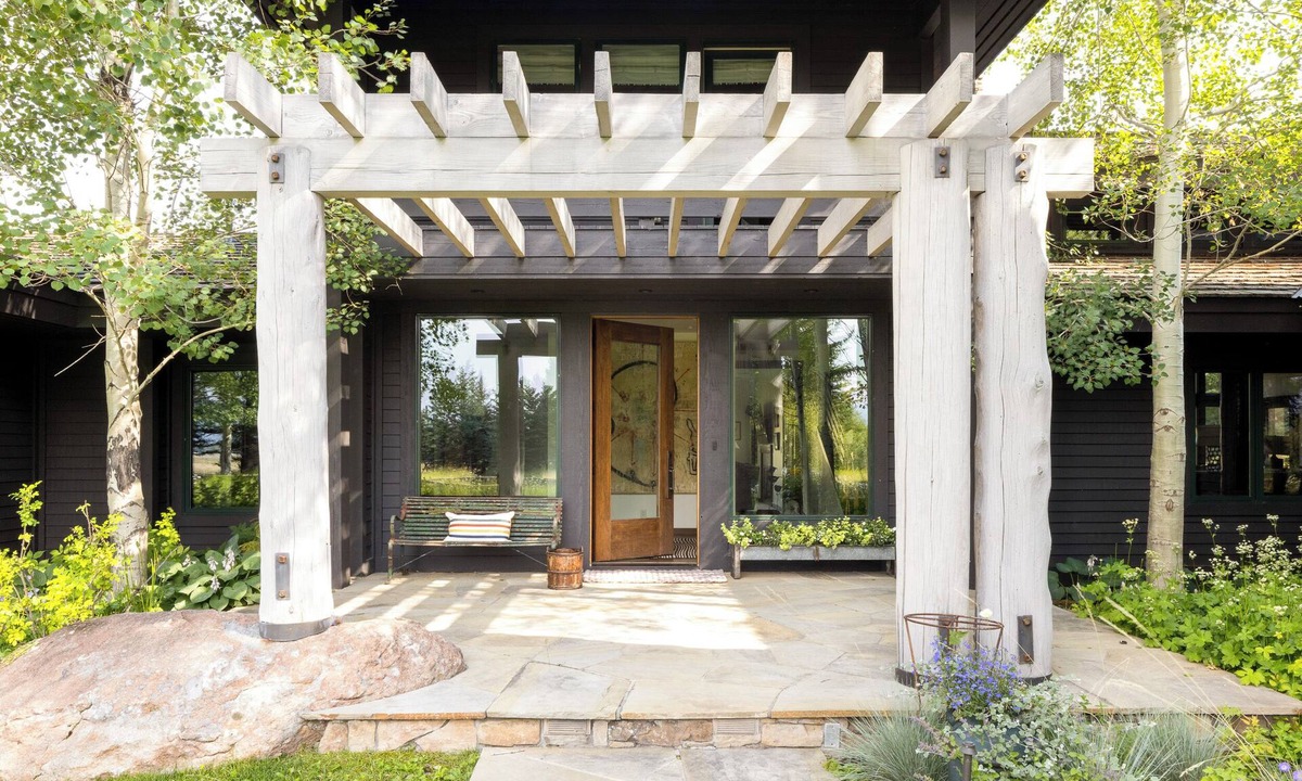 South Park Villa | Five Bedroom Home on a Creek