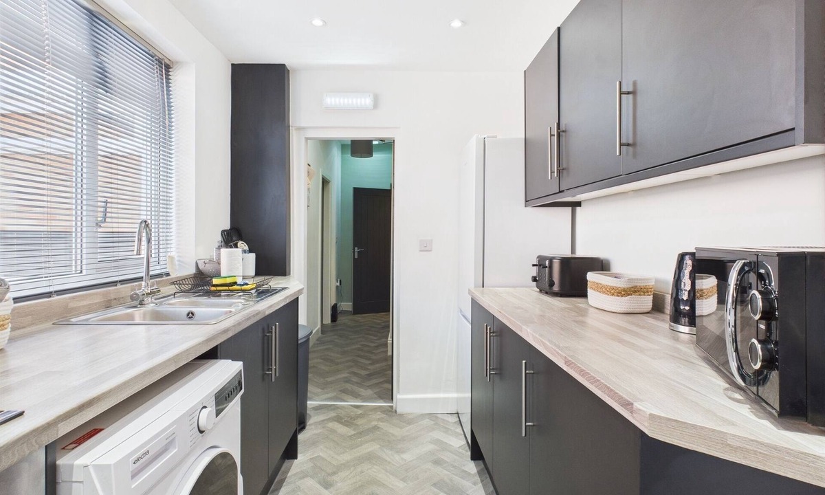 Darlington House | Five Bedroom Home with En Suites