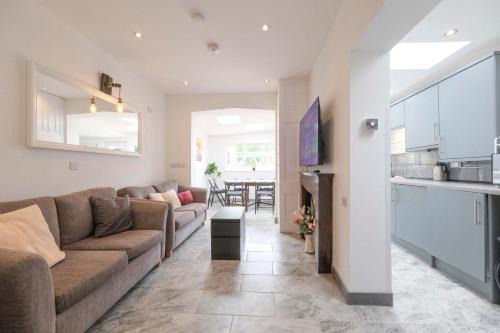 Horfield House | Five bedroom house in Douglas road