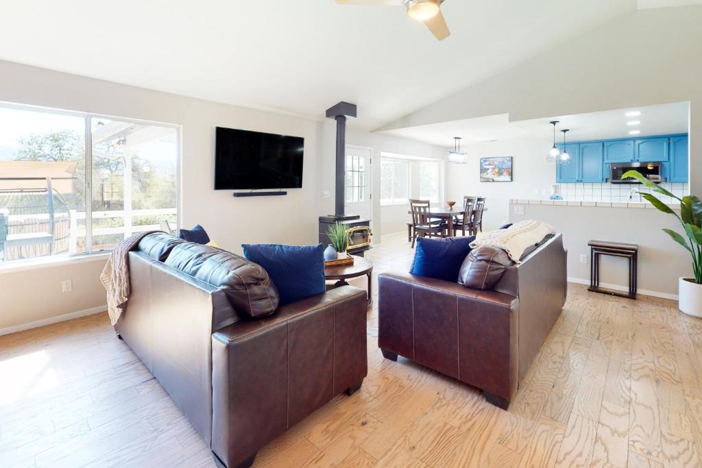 Oakhurst House | Five Oaks Circle Ranch