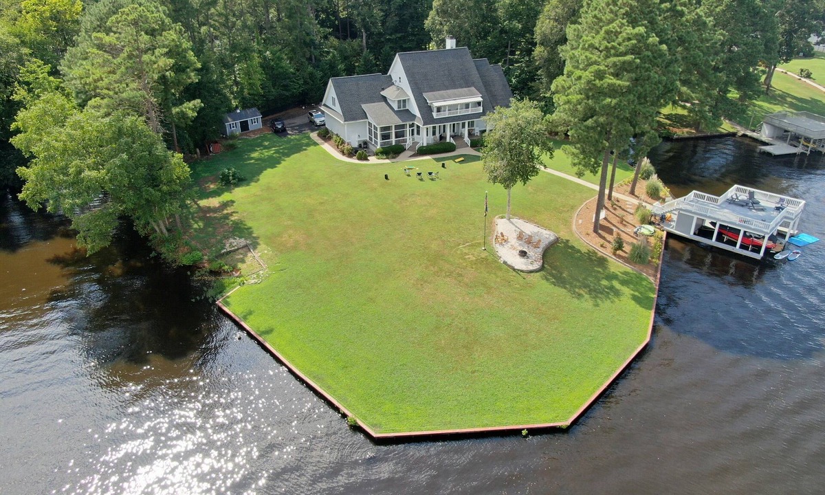 Bracey House | Five Pines Retreat Lake Gaston SPECTACULAR WATERFRONT