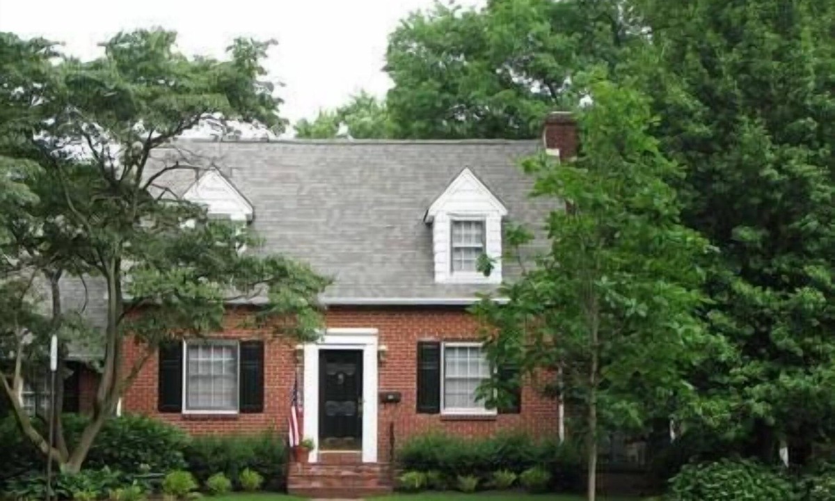 Bancroft Parkway House | Five Star Accommodations
