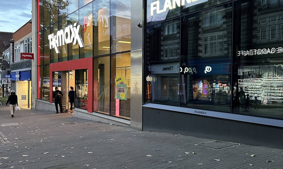 Sutton Central Apartment | Five star boutique studio apartment.