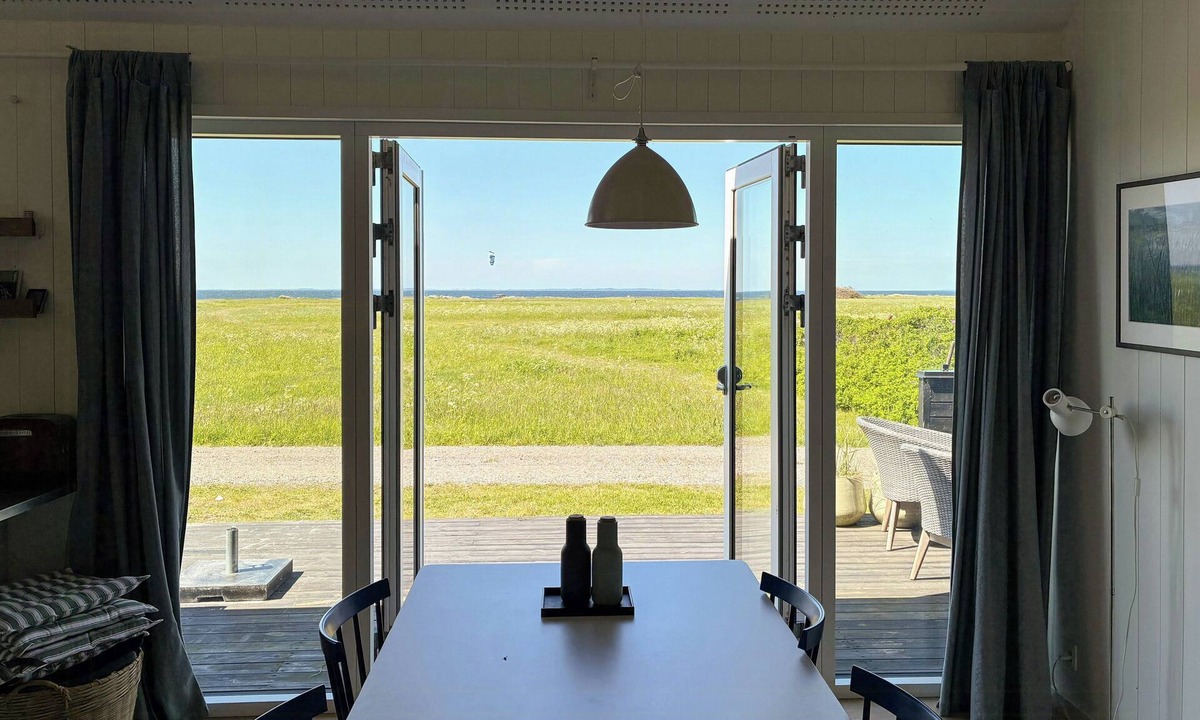 Logstor House | Fjord Views and a Child‑Friendly Beach in Lendrup