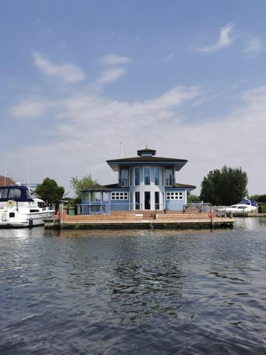 Brundall House | Flag House Norfolk Broads