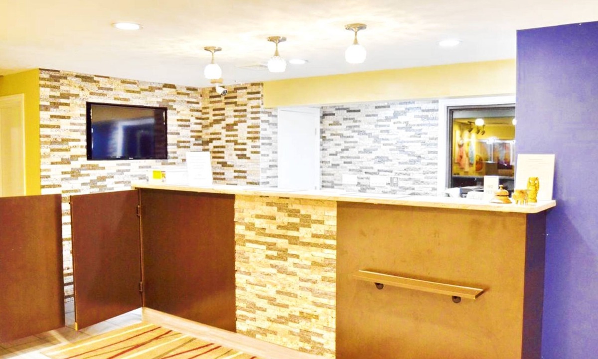 Groton Hotel | Flagship Inn And Suites