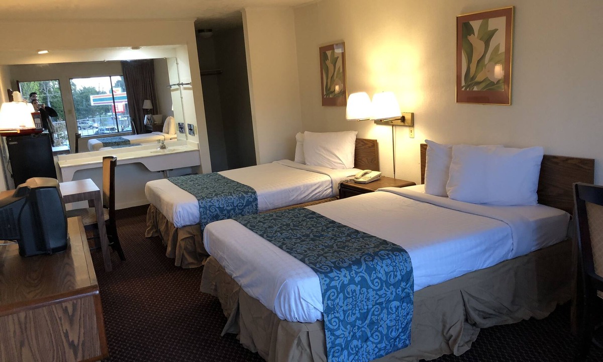 Petersburg Hotel | Flagship Inn