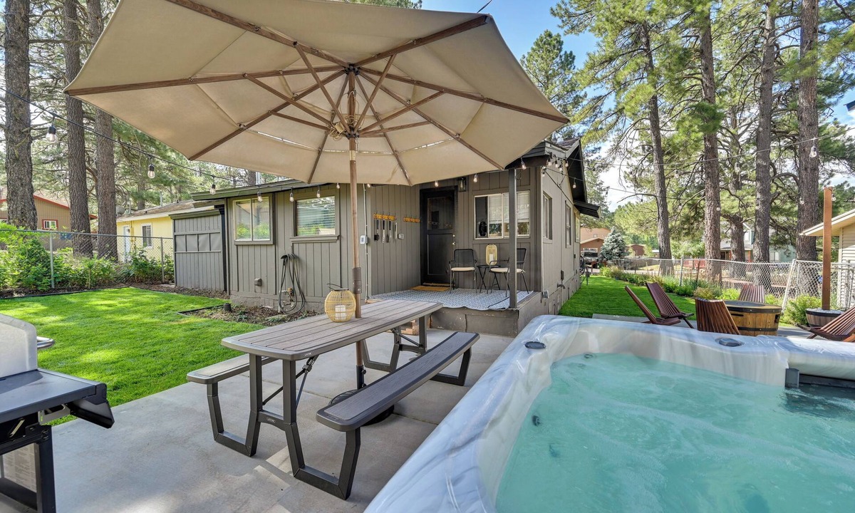 Mountainaire House | Flagstaff Cabin w/Hot Tub & Fire Pit!