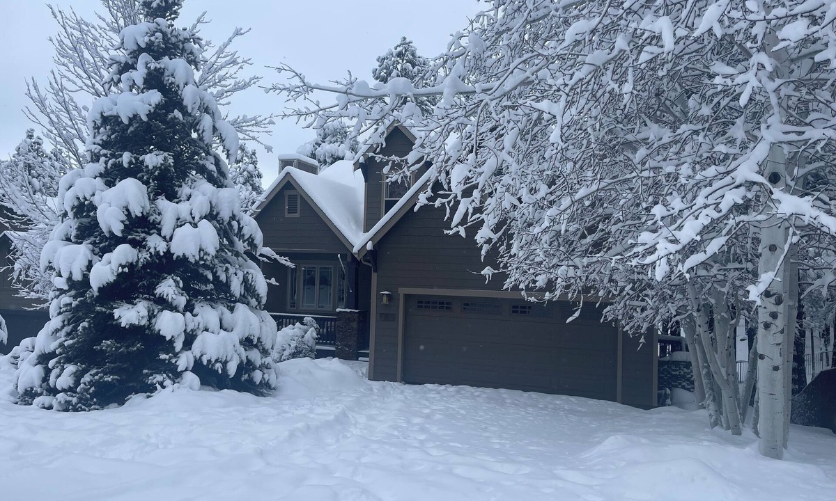 Ponderosa Trails House | Flagstaff Family Retreat — Game Room, Gym, Fire Pit & Forest Fun!