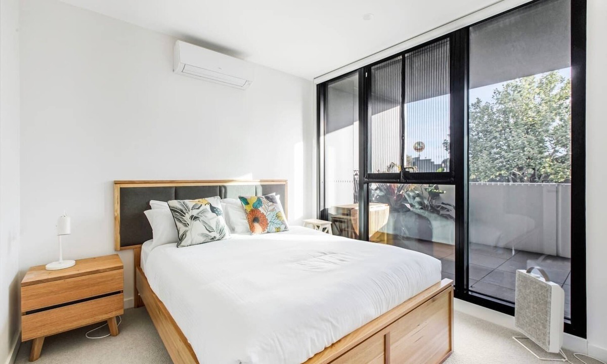 West Melbourne Apartment | Flagstaff Stanley Experience Cityscape Simplicity