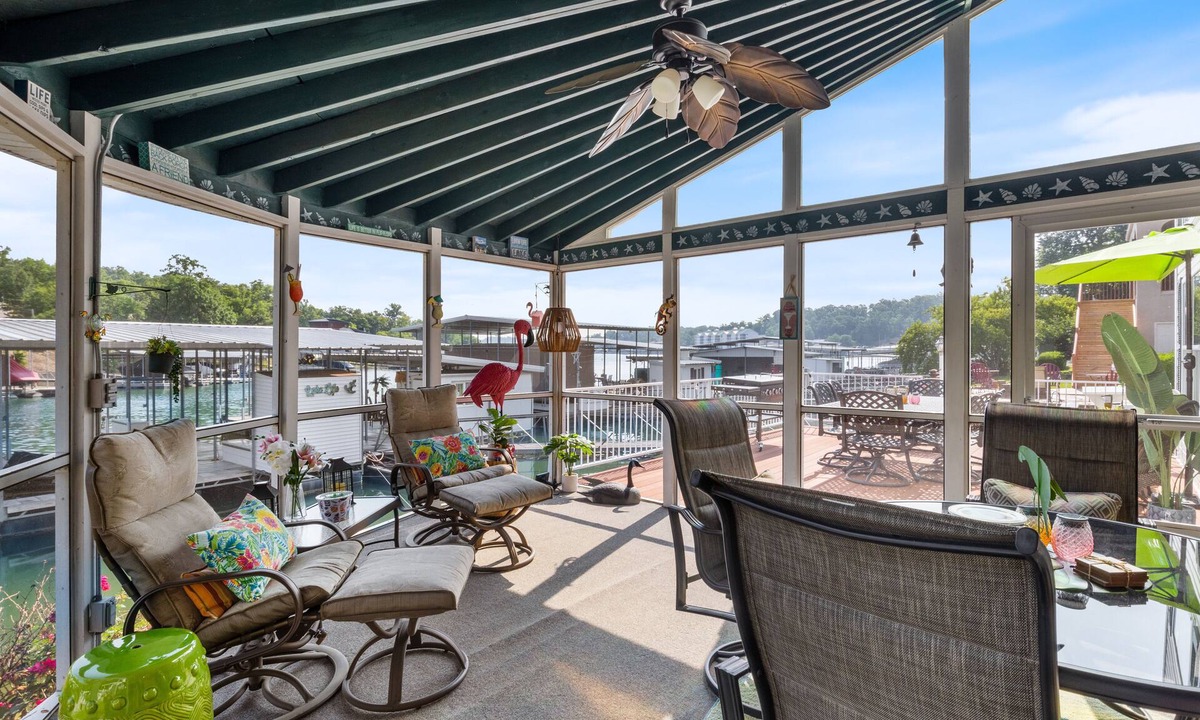 Lake Ozark House | ~FLAMINGO BAY~Great Location, Calm Cove, HUGE DOCK 2 Slips, Steps from Deck