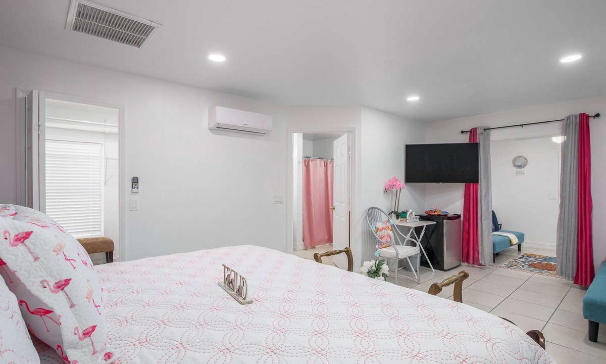 Rural Estates Apartment | Flamingo Cozy Guest Suite