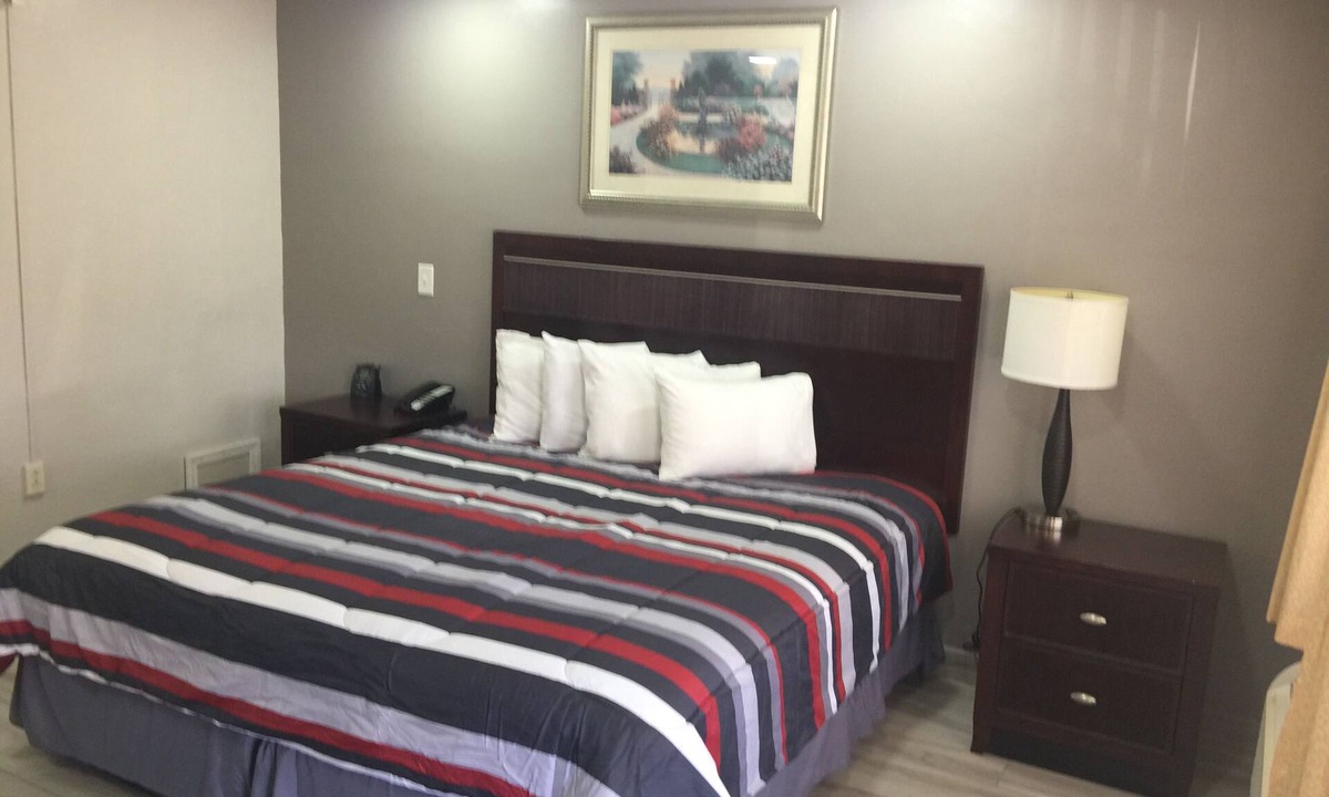 Indian Beach Sapphire Shores Hotel | Flamingo Inn