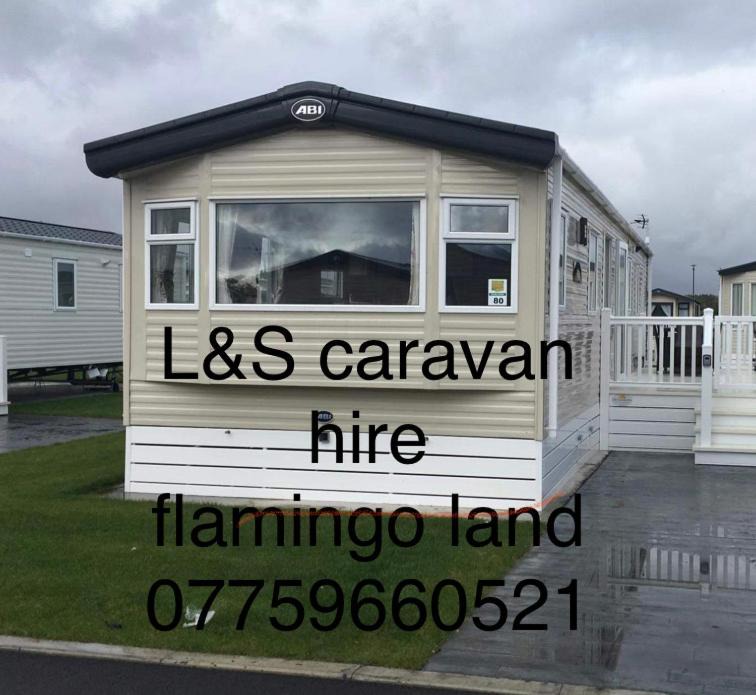 Kirby Misperton House | Flamingo Land Cedar wood CW80