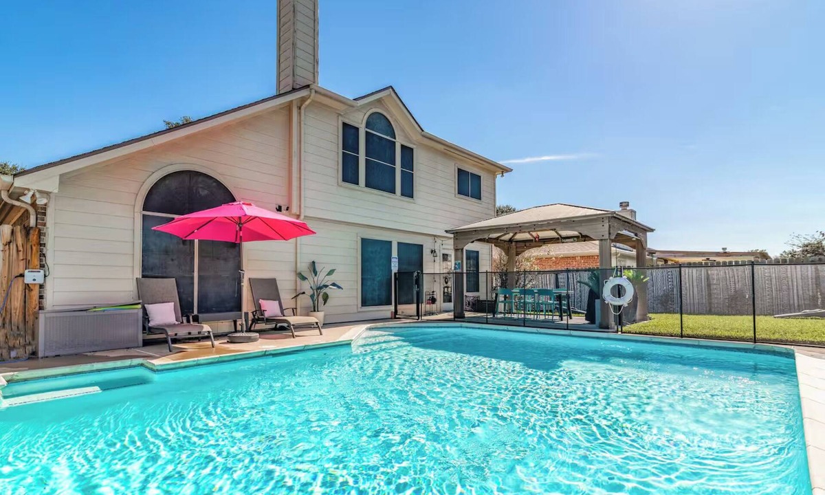 Barker House | Flamingo Pool Oasis 45 min WC Stadium Sleeps 12