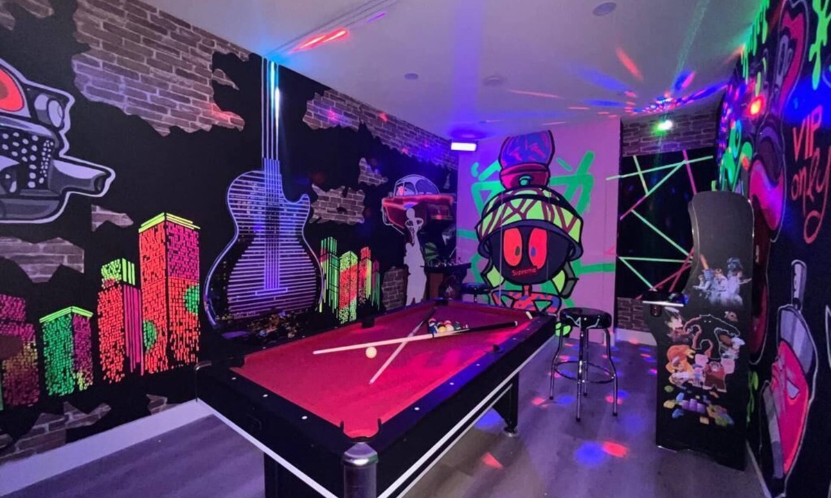 Richmond West House | Flamingo Resort/Htd Pool/5 Bedrooms/Pool Table/Game Room/Baby items