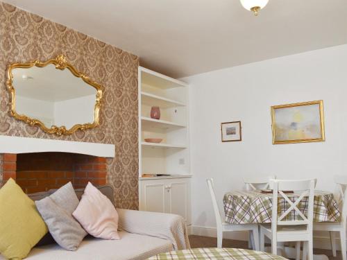 Lowestoft House | Flat 1 Garden View - Ukc4221