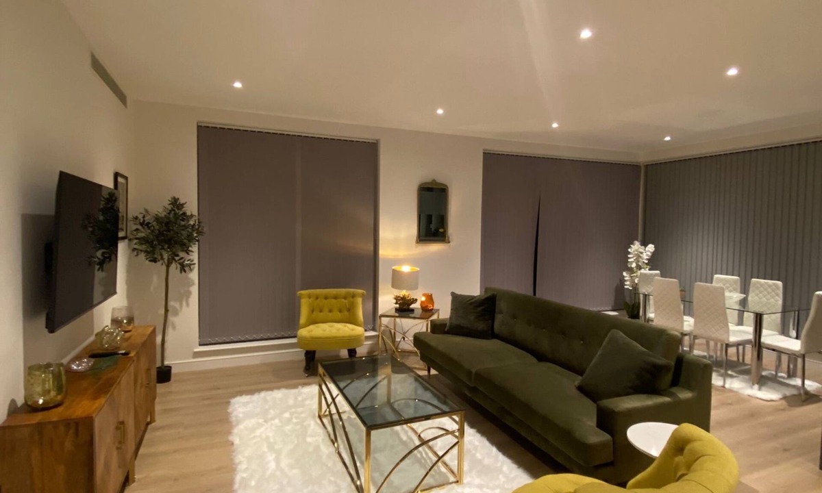 London Borough of Hounslow Apartment | Flat 17 - Marvelous 3 Bed flat in Kewbridge