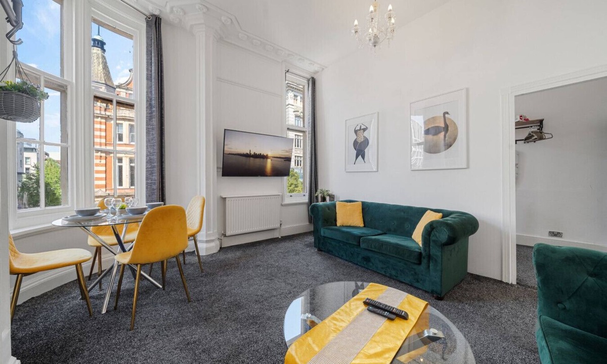 City of Westminster Condo | Flat 2 - 3 Bed · Charming Three Bedroom Apartment