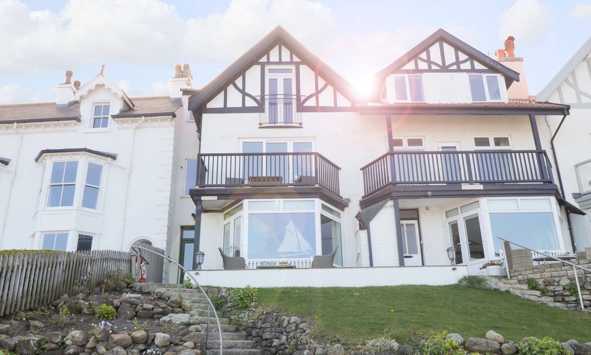Sandsend Cottage | FLAT 3, PEACEHAVEN, family friendly in Sandsend