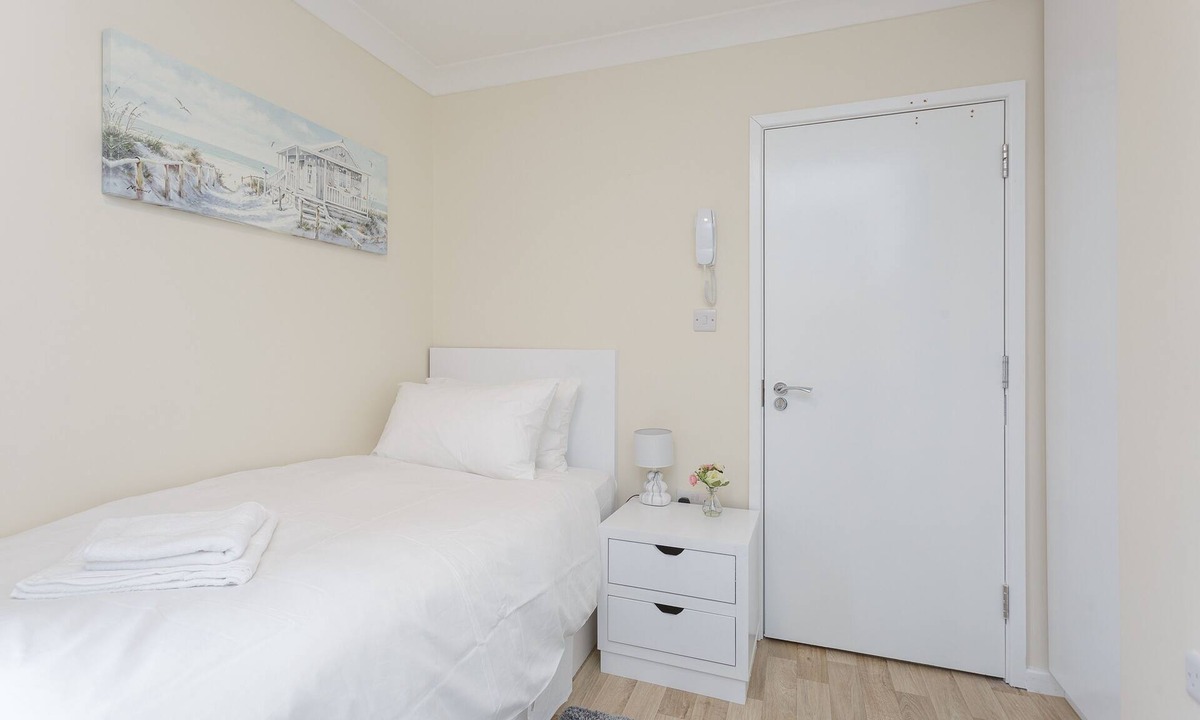 Southampton City Centre Apartment | Flat 4 - Luxury Blackberry Apartments