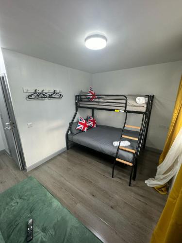 Loxford Apartment | Flat 6 stay in ilford