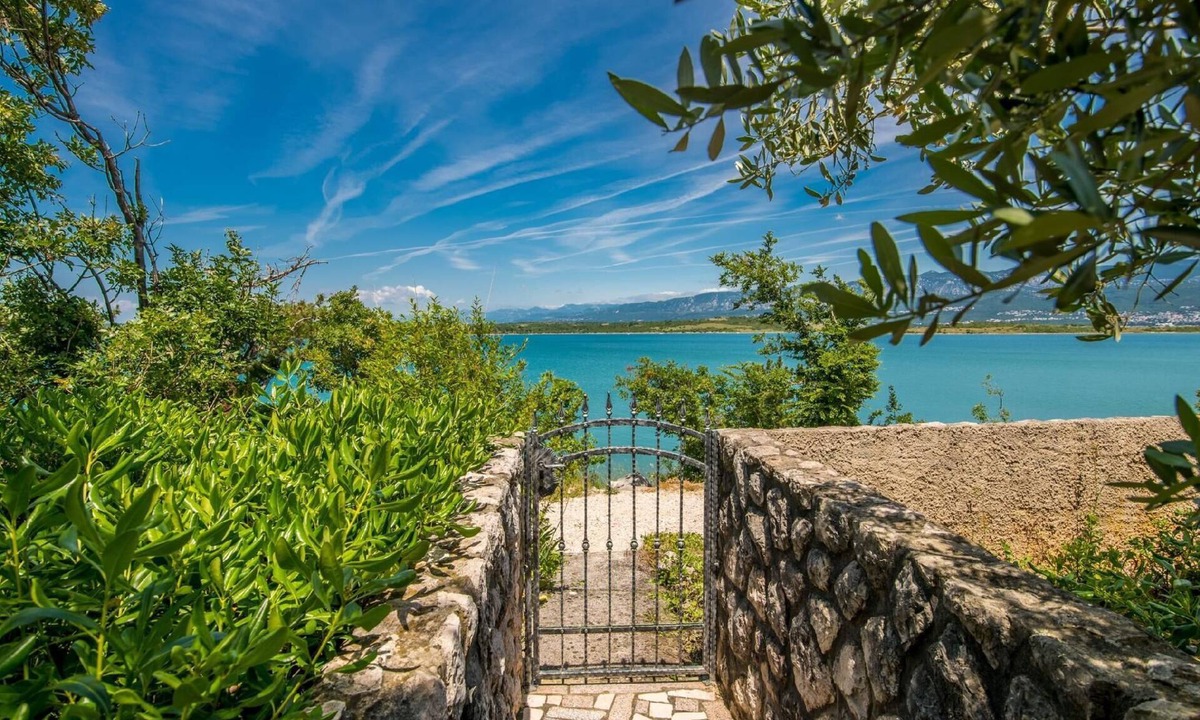 Klimno Apartment | Flat "Biserka" with a view of the water