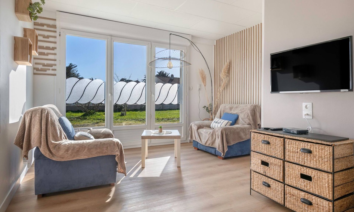 Prefailles Apartment | Flat for 4 with large garden