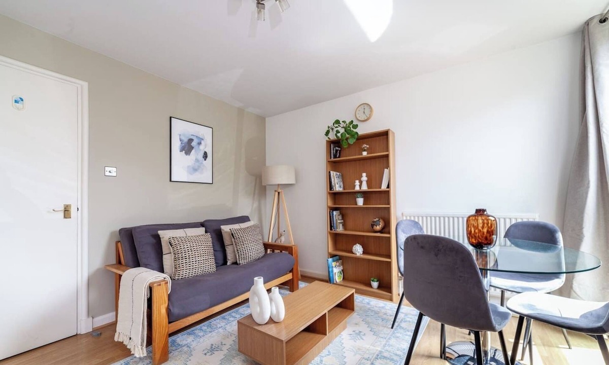 Wapping Apartment | Flat in St Katharine Docks