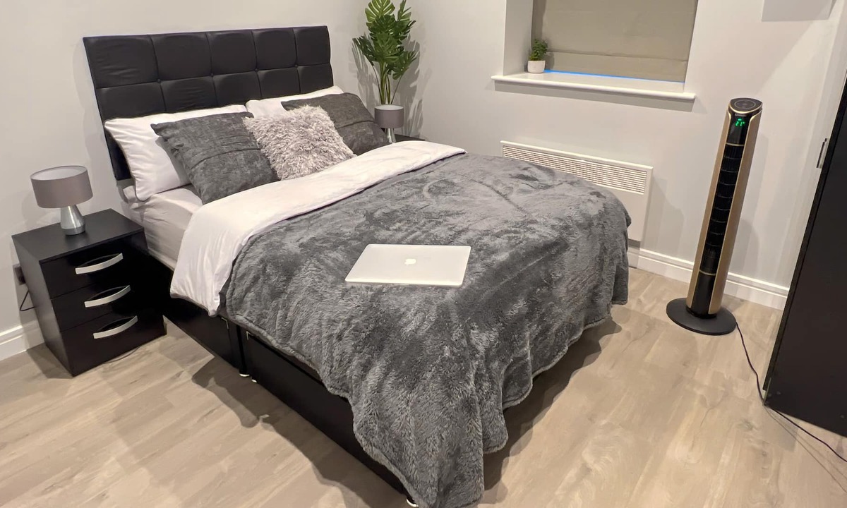 Sunbury on Thames Apartment | Flat in Sunbury-on-Thames *Free Parking*