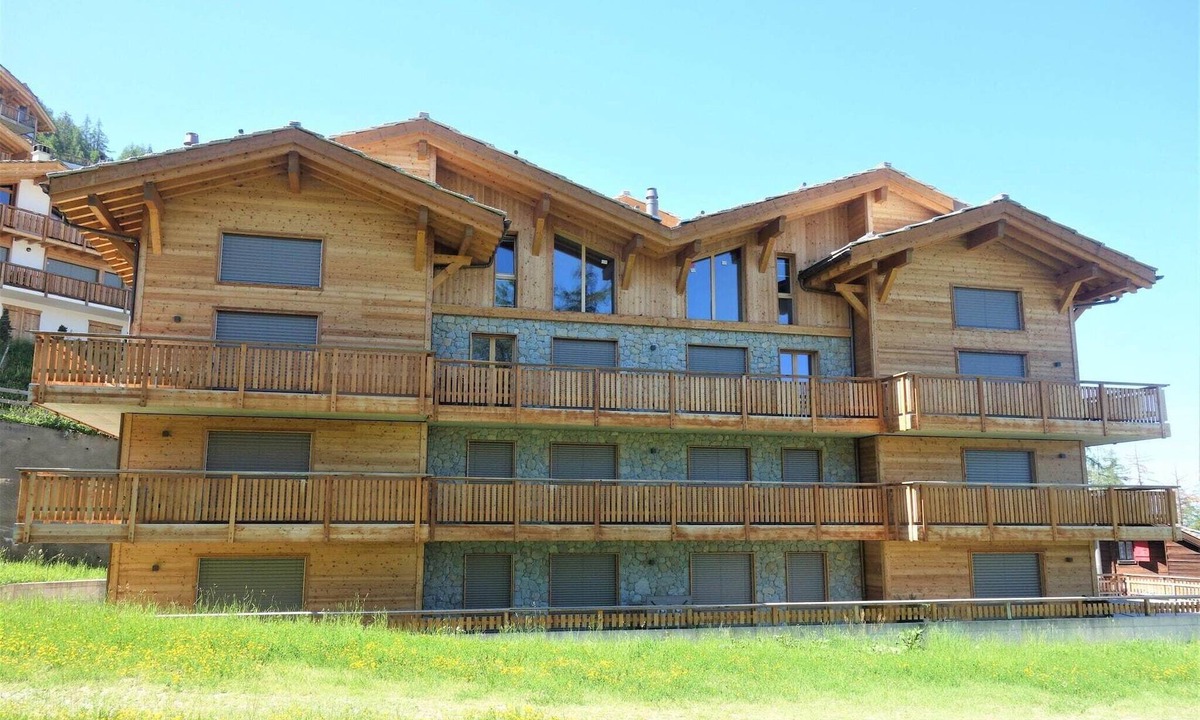 Veysonnaz Apartment | Flat in Veysonnaz with Ski-in/Ski-out Access
