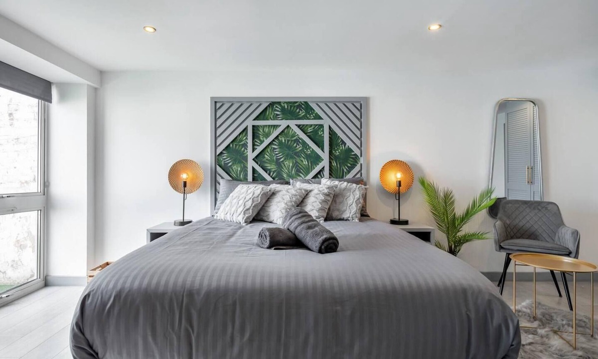 East Acton Apartment | Flat - Sleeps 2 & Parking