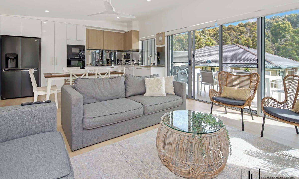 Malua Bay Condo | Flat Walk to Beach & Shops, WiFi | Bay Dream