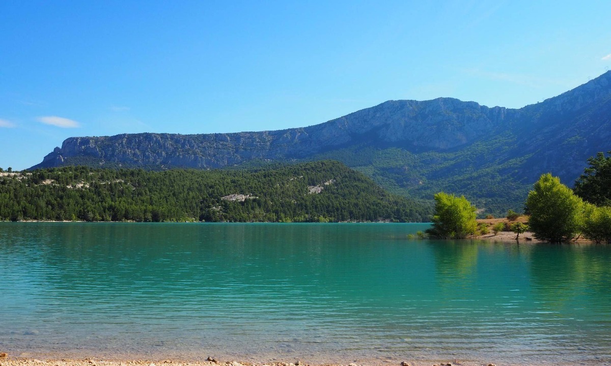 Sainte-Croix-du-Verdon Apartment | Flat with lake view