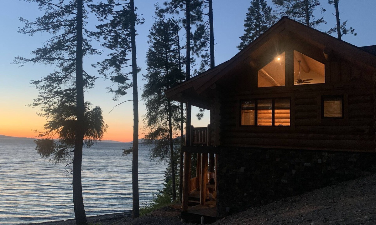 Finley Point House | Flathead Lake cabin with beachfront, stunning views