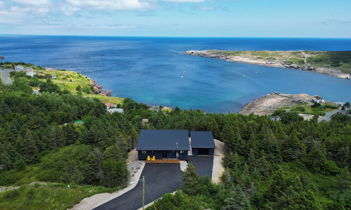 Flatrock House | Flatrock Ocean View Sauna 3B 3.5BA