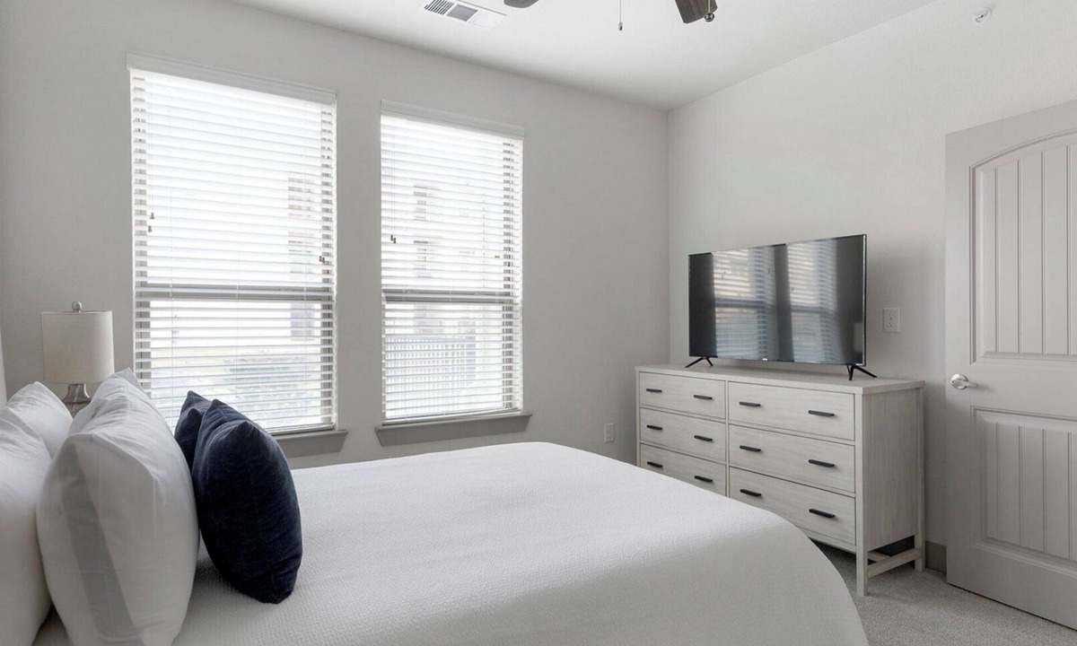 Manor Apartment | Flats 1BD 4 - One Bedroom Apartment, Sleeps 2