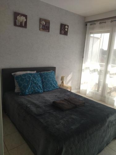 Sens Apartment | Fleur d'orchidée studio 99