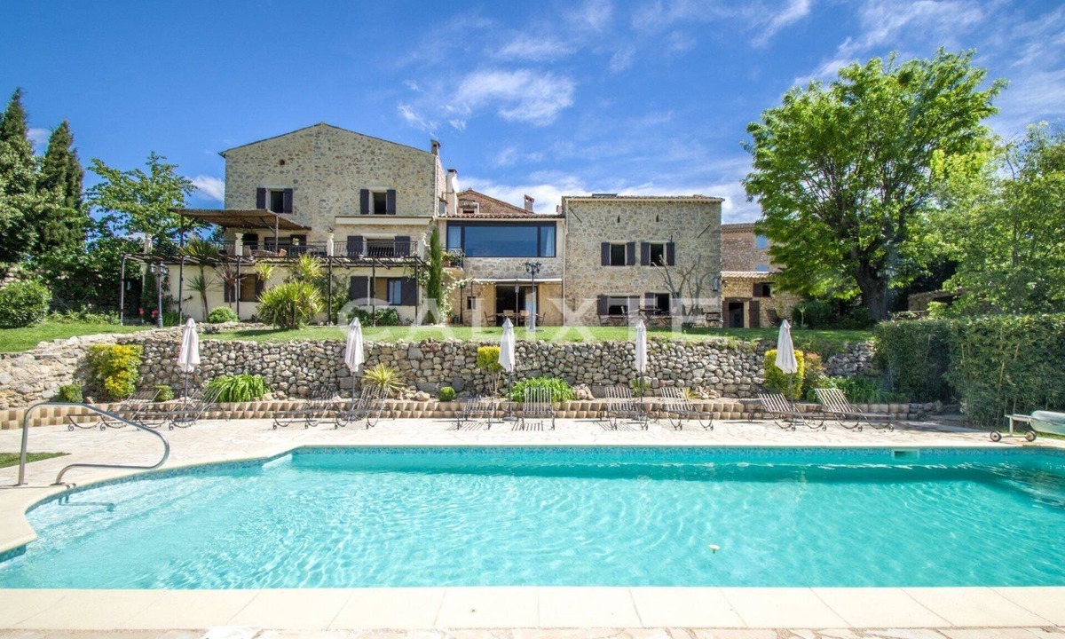 Fayence House | Fleur de Lys Fayence