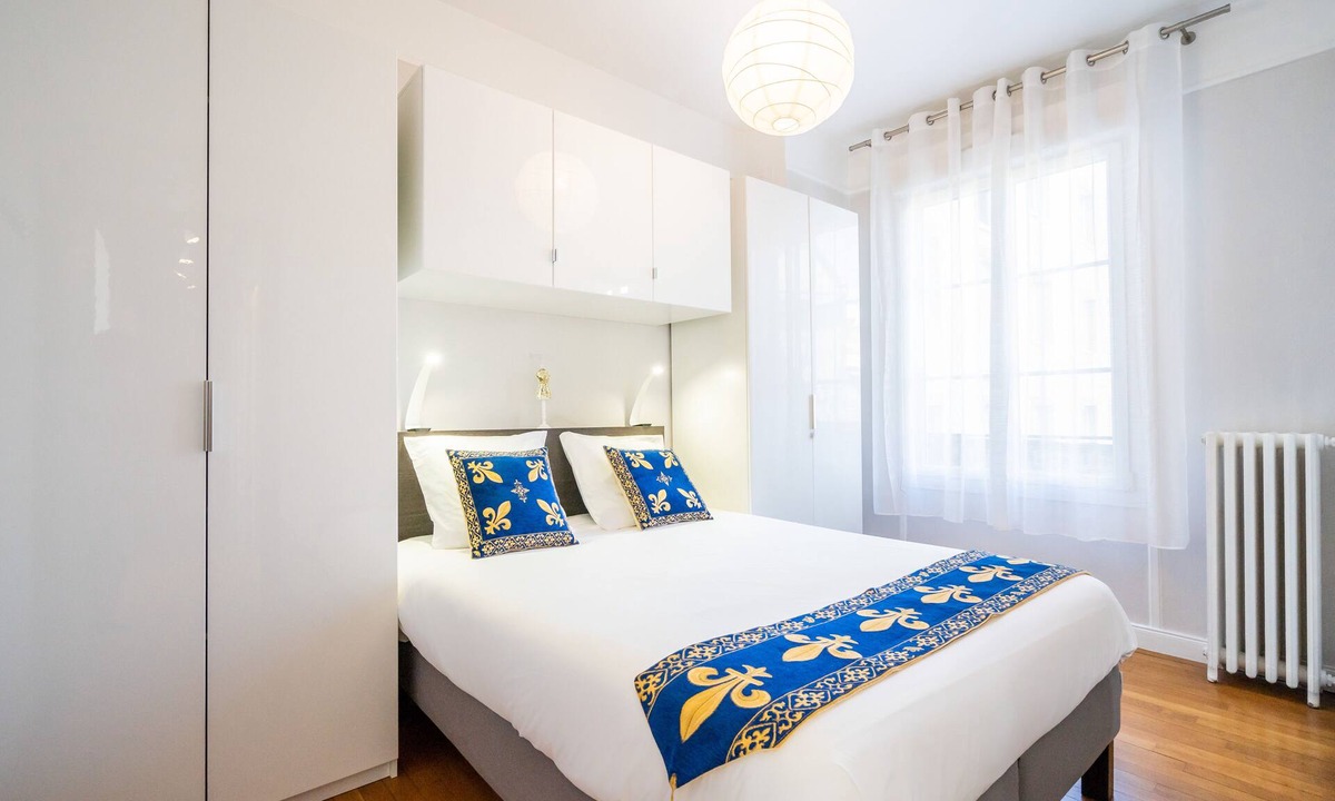 Hincmar Apartment | ⚜ Fleur de Lys ⚜