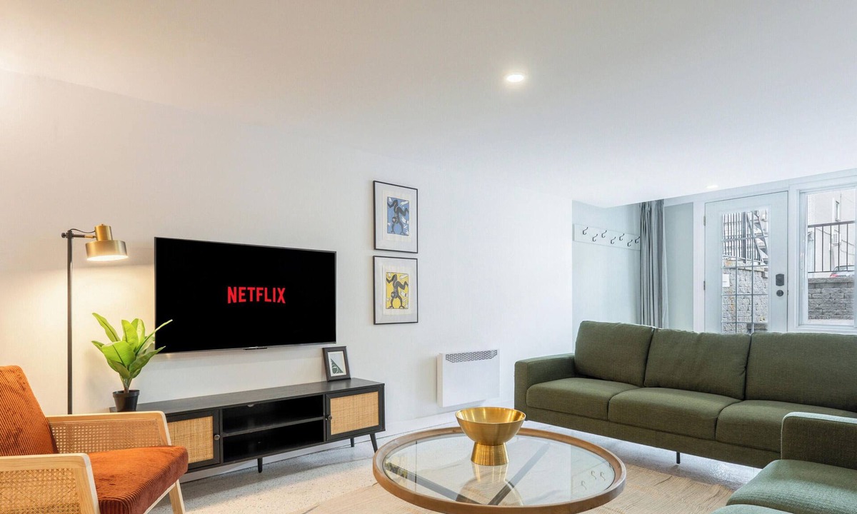 Youville Apartment | Fleur de Lys | Parking | 4 Rooms | Family Friendly