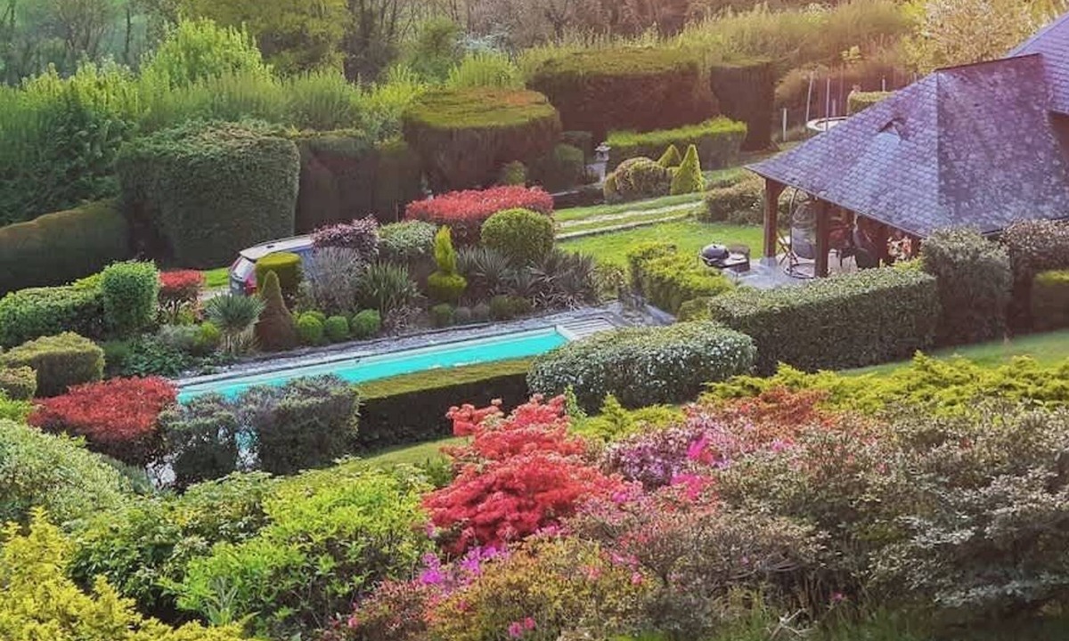 Manneville-la-Raoult Cottage | Fleurs De Mai Cottage Heated Pool Playgrounds View