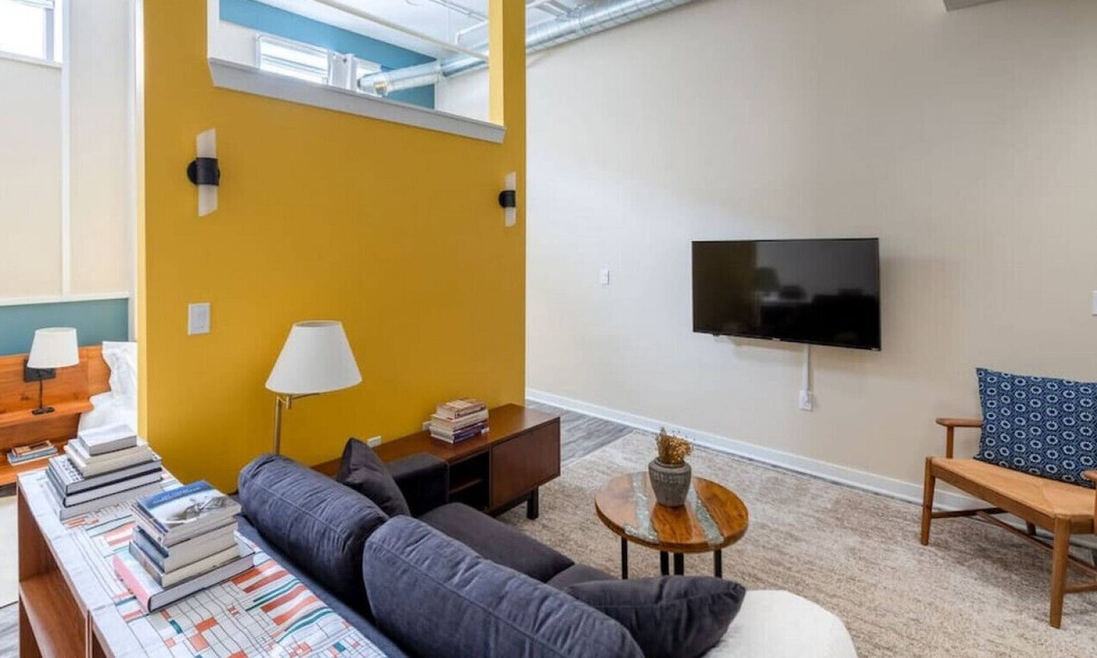 Fifth Ward Apartment | Flexhome Walker's Point Studio A1