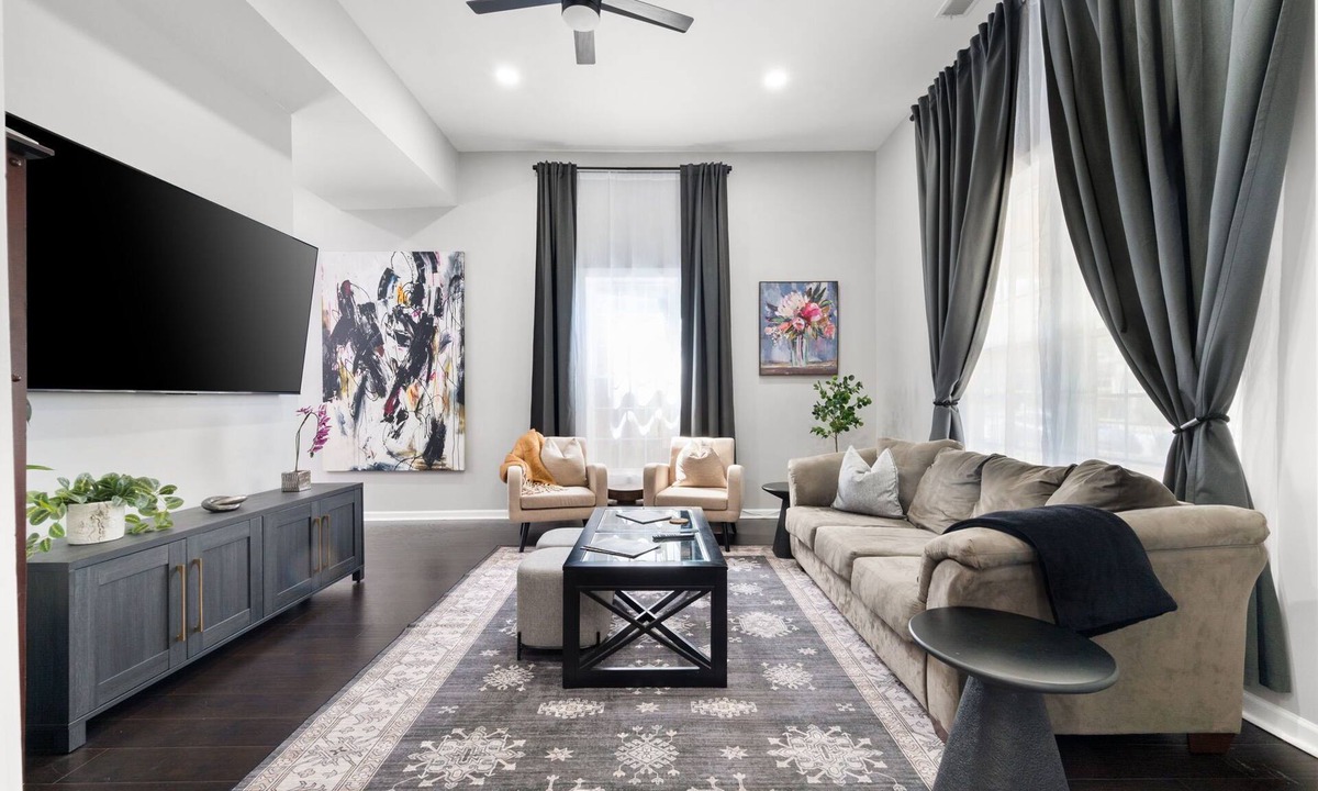 Mechanicsville House | Flexible Relocation Stay: Spacious, Pet-Friendly, w/Utilities near Mid/Downtown