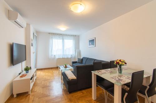 Novi Zagreb Apartment | Flexible SelfCheckIns 34 - Zagreb - Parking - Big Loggia - New