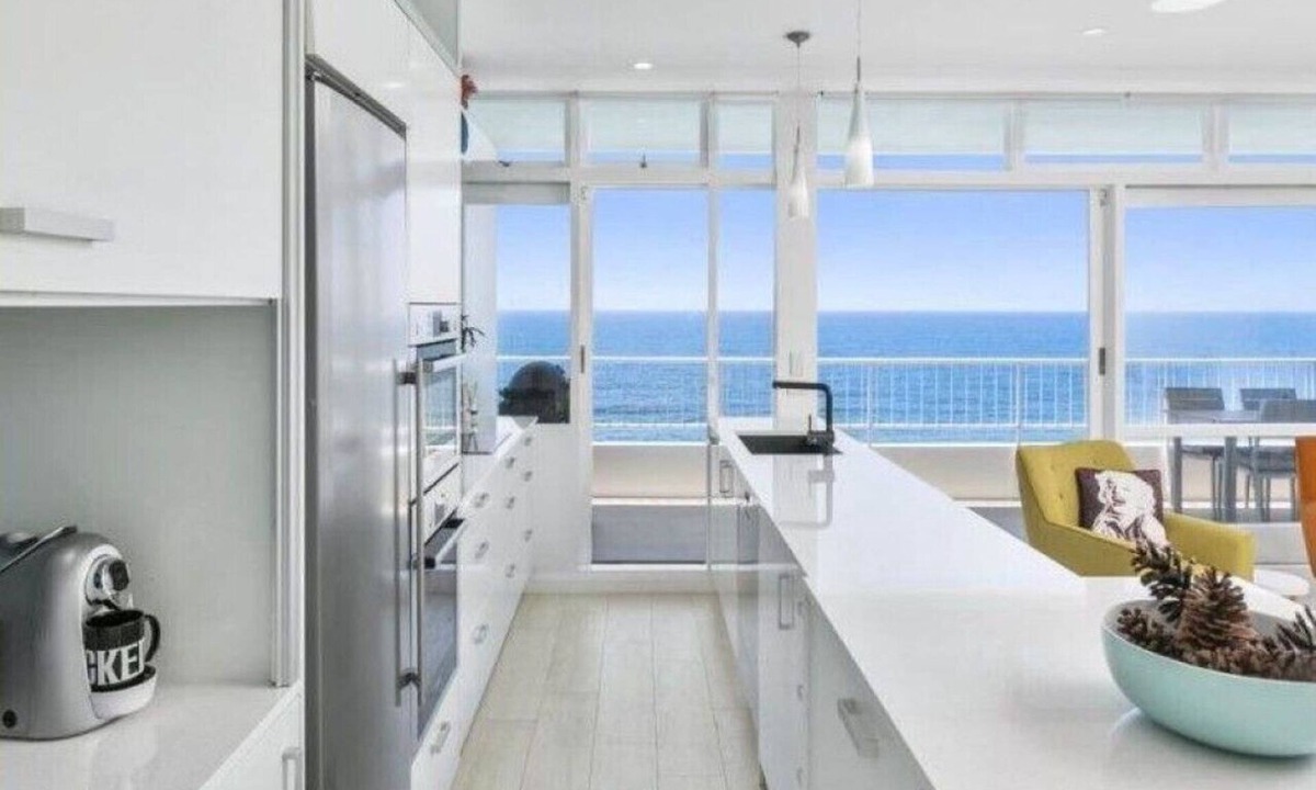 Collaroy Beach Apartment | Flight Deck - Iconic Beachfront